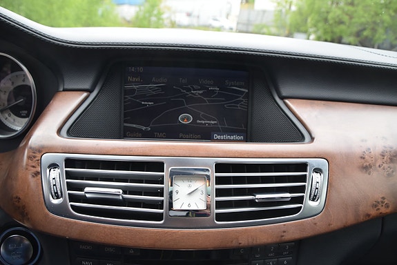 Mercedes-Benz CLS500 12 of 24