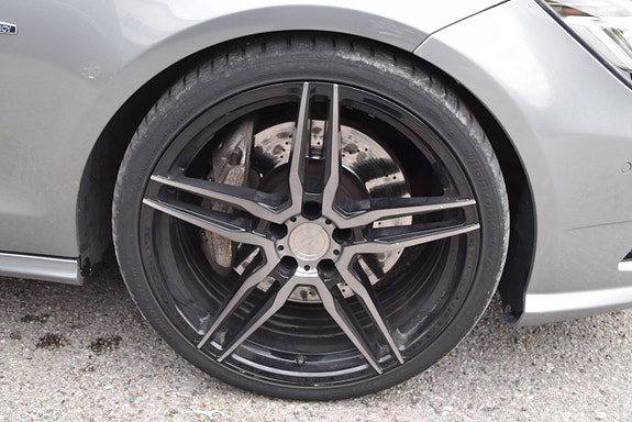 Mercedes-Benz CLS500 23 of 24