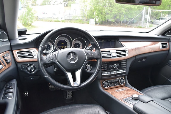Mercedes-Benz CLS500 7 of 24