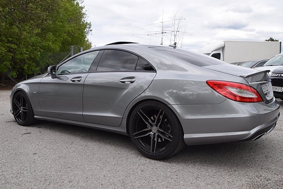 Mercedes-Benz CLS500 6 of 24