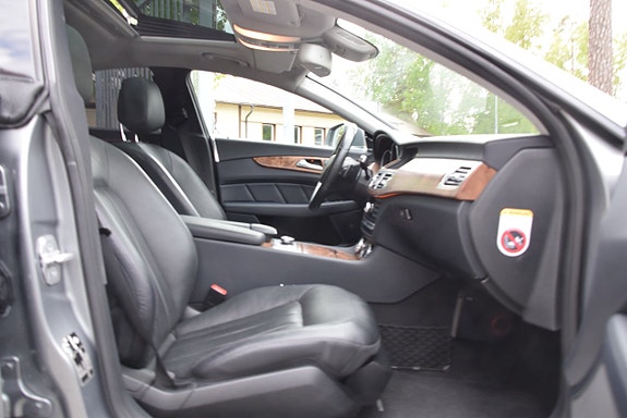 Mercedes-Benz CLS500 9 of 24