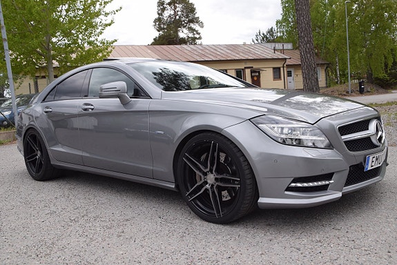 Mercedes-Benz CLS500 3 of 5