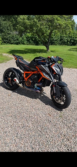 KTM 1290 Super Duke R 2 of 4