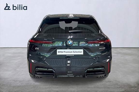 BMW iX 4 of 21