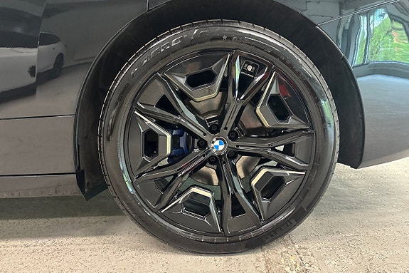 BMW iX 18 of 21