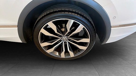 Volkswagen Tiguan Allspace 6 of 14