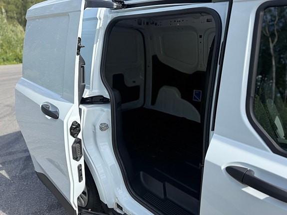 Ford Transit Courier 20 of 22