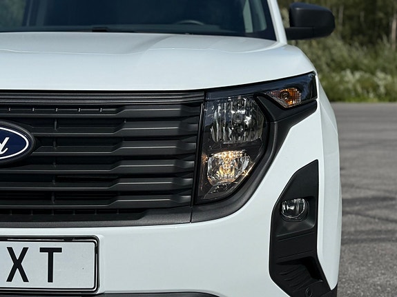 Ford Transit Courier 9 of 22