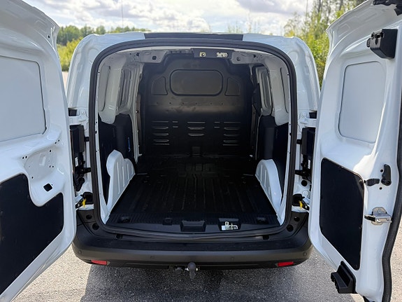 Ford Transit Courier 22 of 22