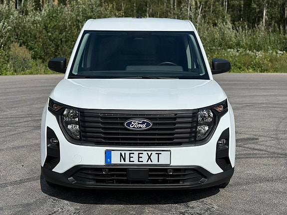 Ford Transit Courier 8 of 22
