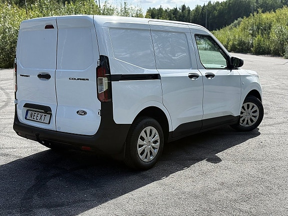 Ford Transit Courier 5 of 5