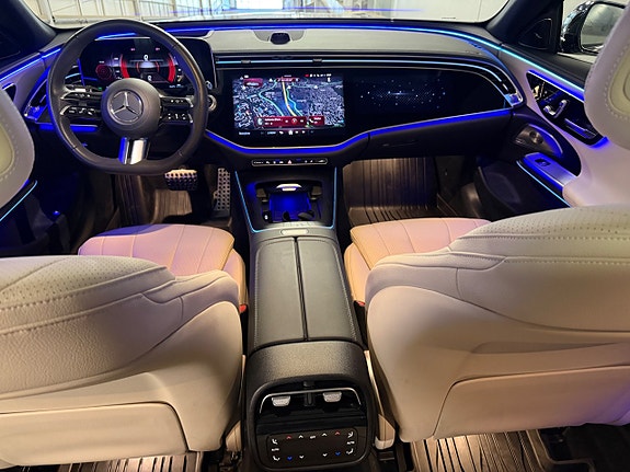 Mercedes-Benz E200 13 of 26