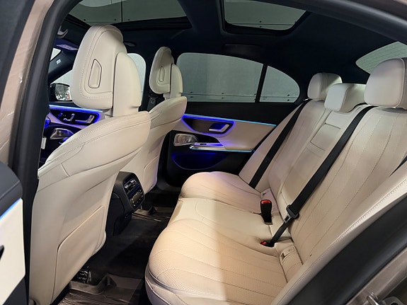 Mercedes-Benz E200 14 of 26