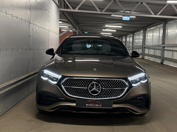 Mercedes-Benz E200 4 of 5