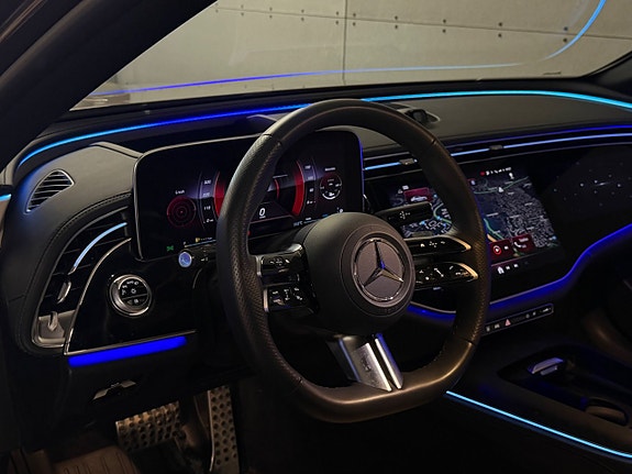 Mercedes-Benz E200 10 of 26