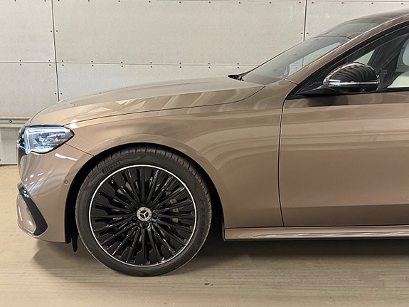 Mercedes-Benz E200 9 of 26