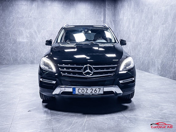 Mercedes-Benz ML350 2 of 30
