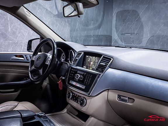 Mercedes-Benz ML350 13 of 30