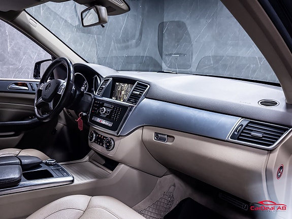 Mercedes-Benz ML350 14 of 30