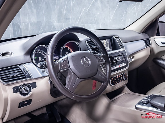Mercedes-Benz ML350 12 of 30