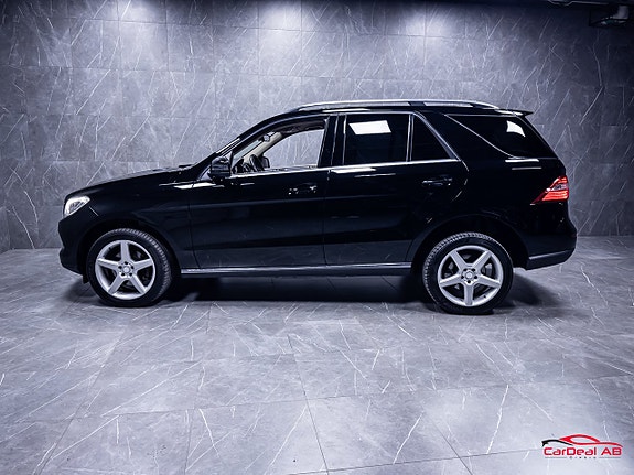 Mercedes-Benz ML350 4 of 5