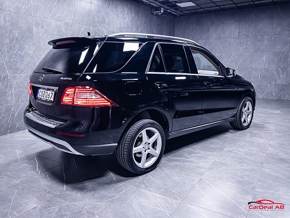 Mercedes-Benz ML350 7 of 30