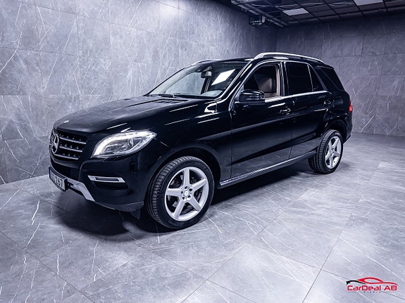 Mercedes-Benz ML350 3 of 5
