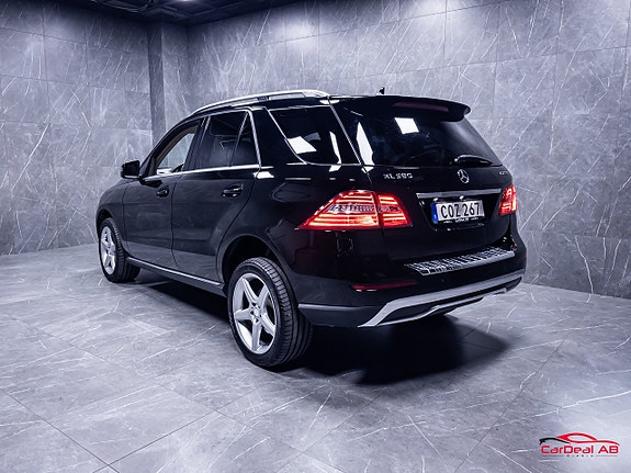 Mercedes-Benz ML350 5 of 5