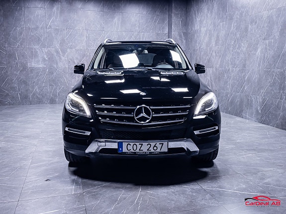 Mercedes-Benz ML350 2 of 5