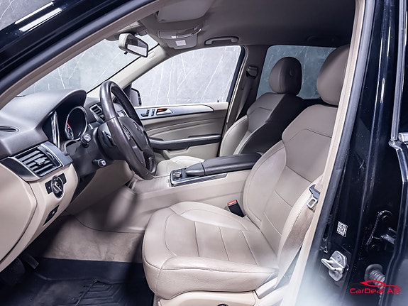 Mercedes-Benz ML350 10 of 30
