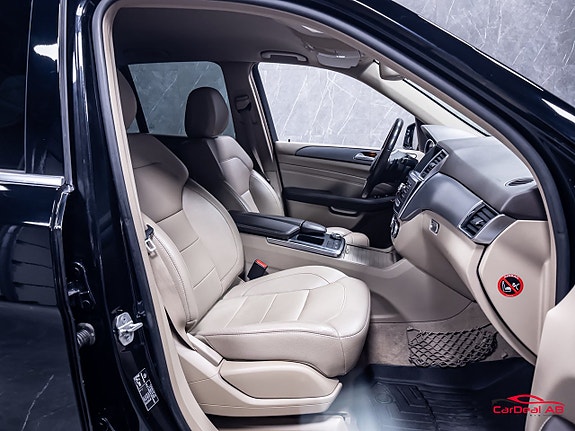 Mercedes-Benz ML350 15 of 30
