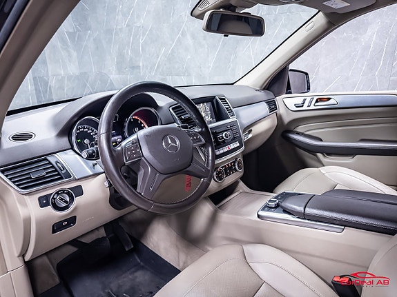Mercedes-Benz ML350 11 of 30