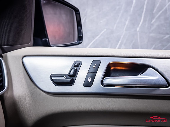 Mercedes-Benz ML350 30 of 30