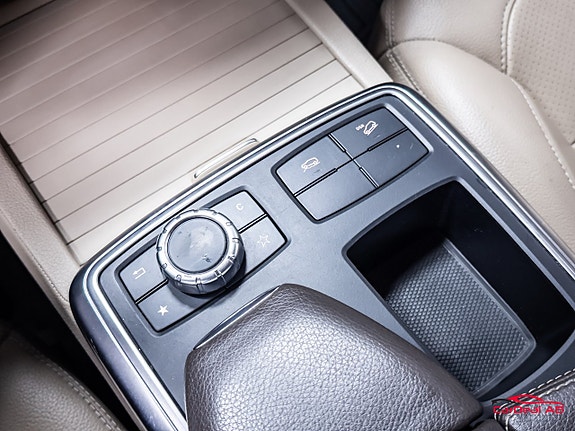 Mercedes-Benz ML350 29 of 30