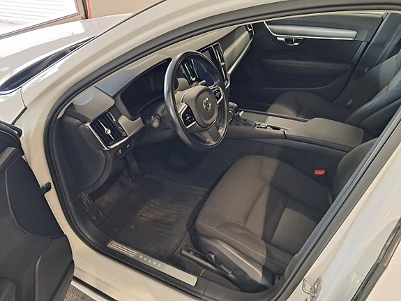 Volvo V90 2 of 7