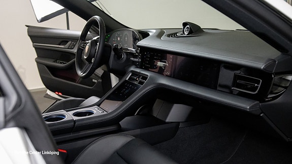 Porsche Taycan 4S 24 of 26