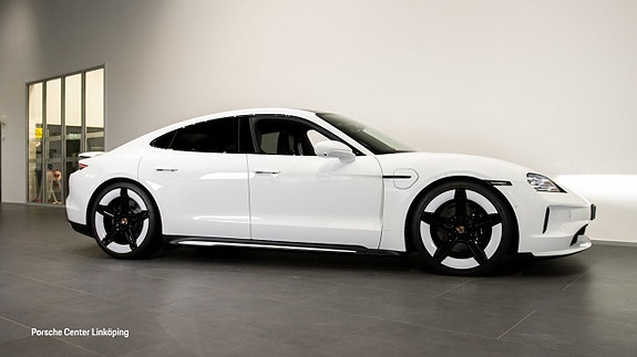 Porsche Taycan 4S 3 of 5