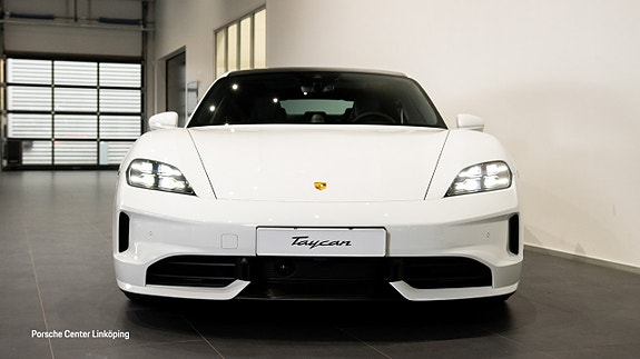 Porsche Taycan 4S 2 of 5