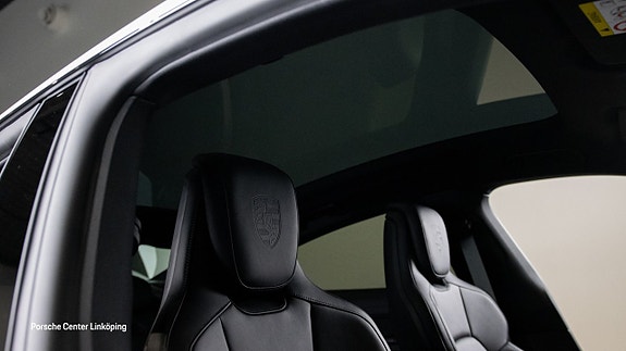 Porsche Taycan 4S 23 of 26