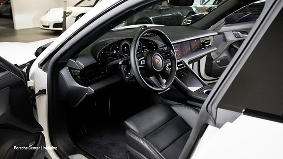 Porsche Taycan 4S 10 of 26