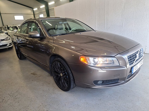 Volvo S80 2 of 19