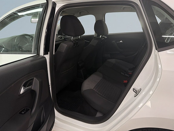 Volkswagen Polo 13 of 18