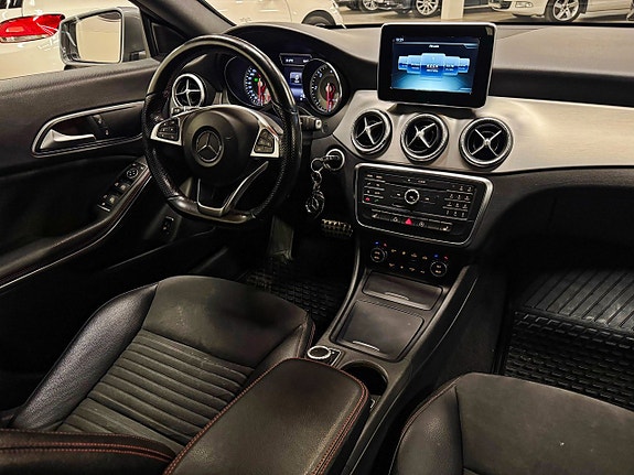 Mercedes-Benz CLA220 3 of 5