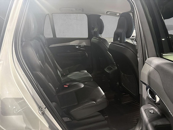 Volvo XC90 13 of 13