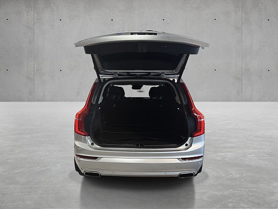 Volvo XC90 8 of 13
