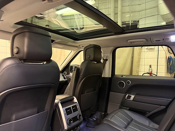 Land Rover Range Rover Sport 16 of 20