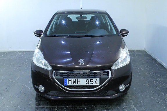 Peugeot 208 3 of 10