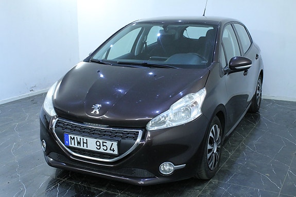 Peugeot 208 2 of 10
