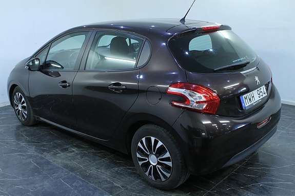 Peugeot 208 8 of 10