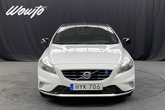 Volvo V40 2 of 21